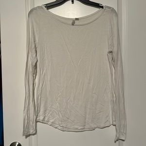 Scoop neck long sleeve